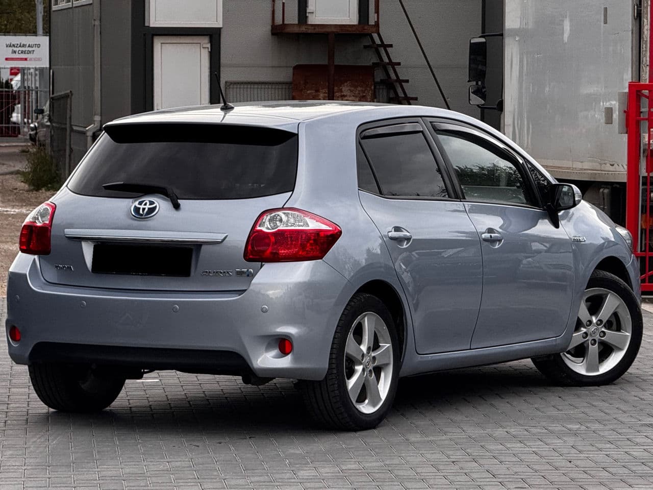 Toyota Auris 2010 — Миниатюра 2