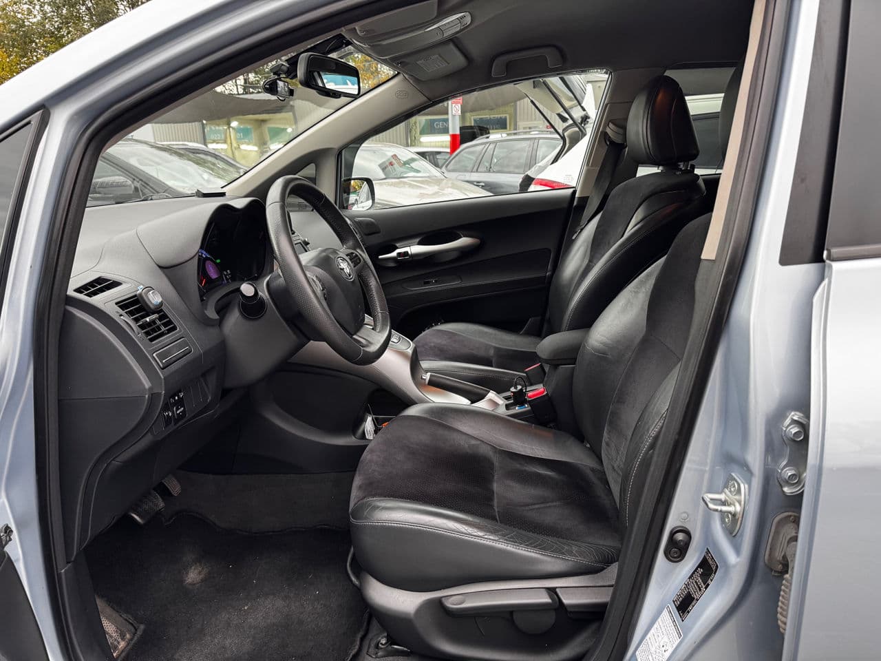 Toyota Auris 2010 — Миниатюра 5