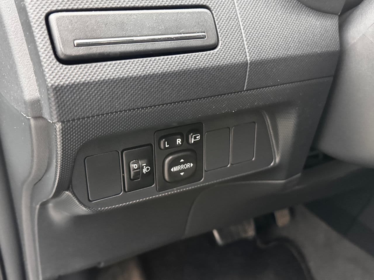 Toyota Auris 2010 — Миниатюра 14