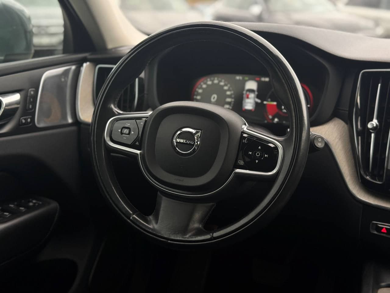 Volvo XC 60 2018 — Миниатюра 7
