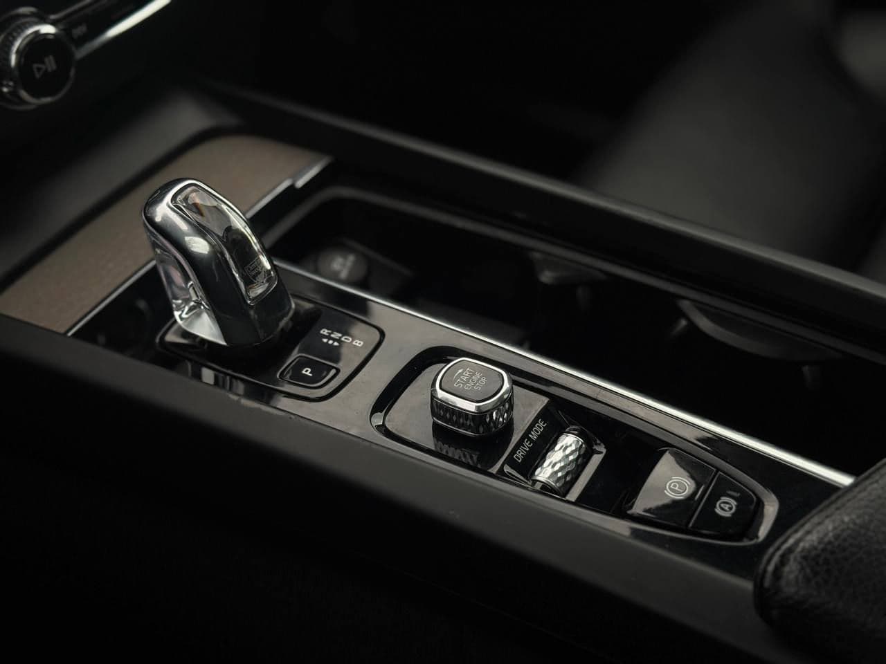 Volvo XC 60 2018 — Миниатюра 12