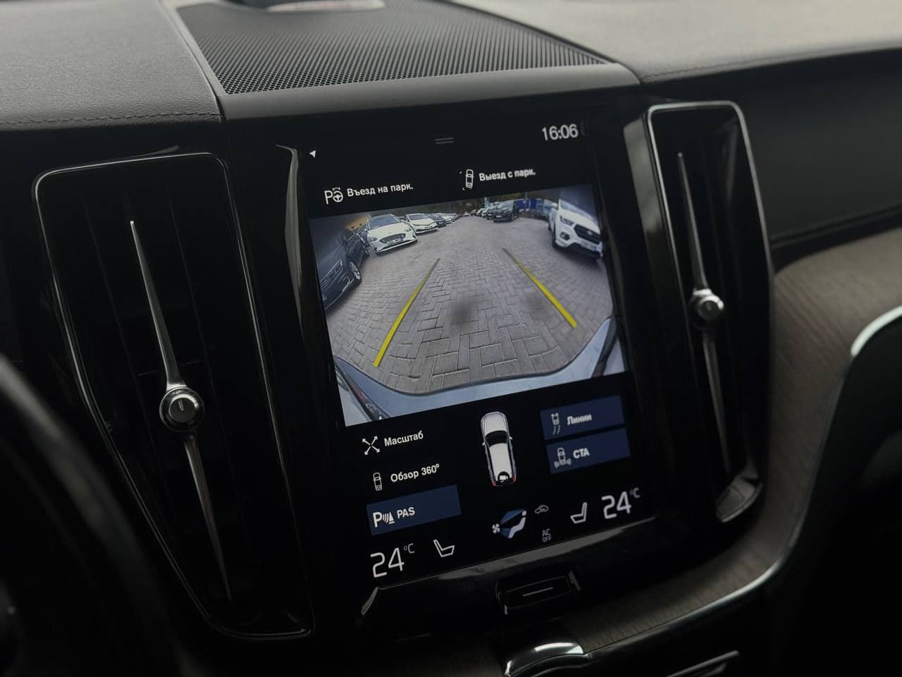 Volvo XC 60 2018 — Миниатюра 10