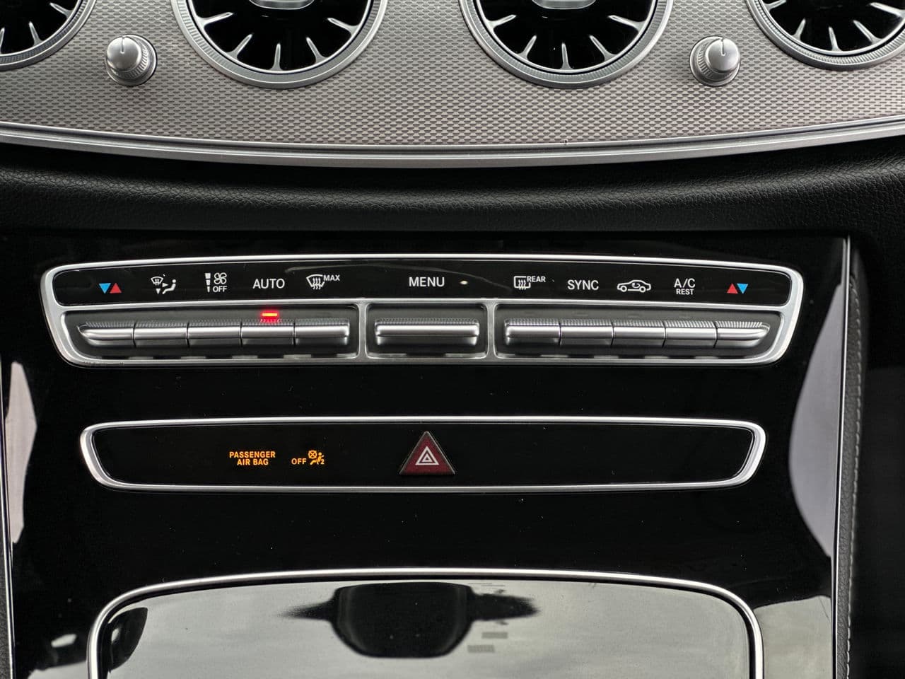 Mercedes E 220 2019 — Миниатюра 11