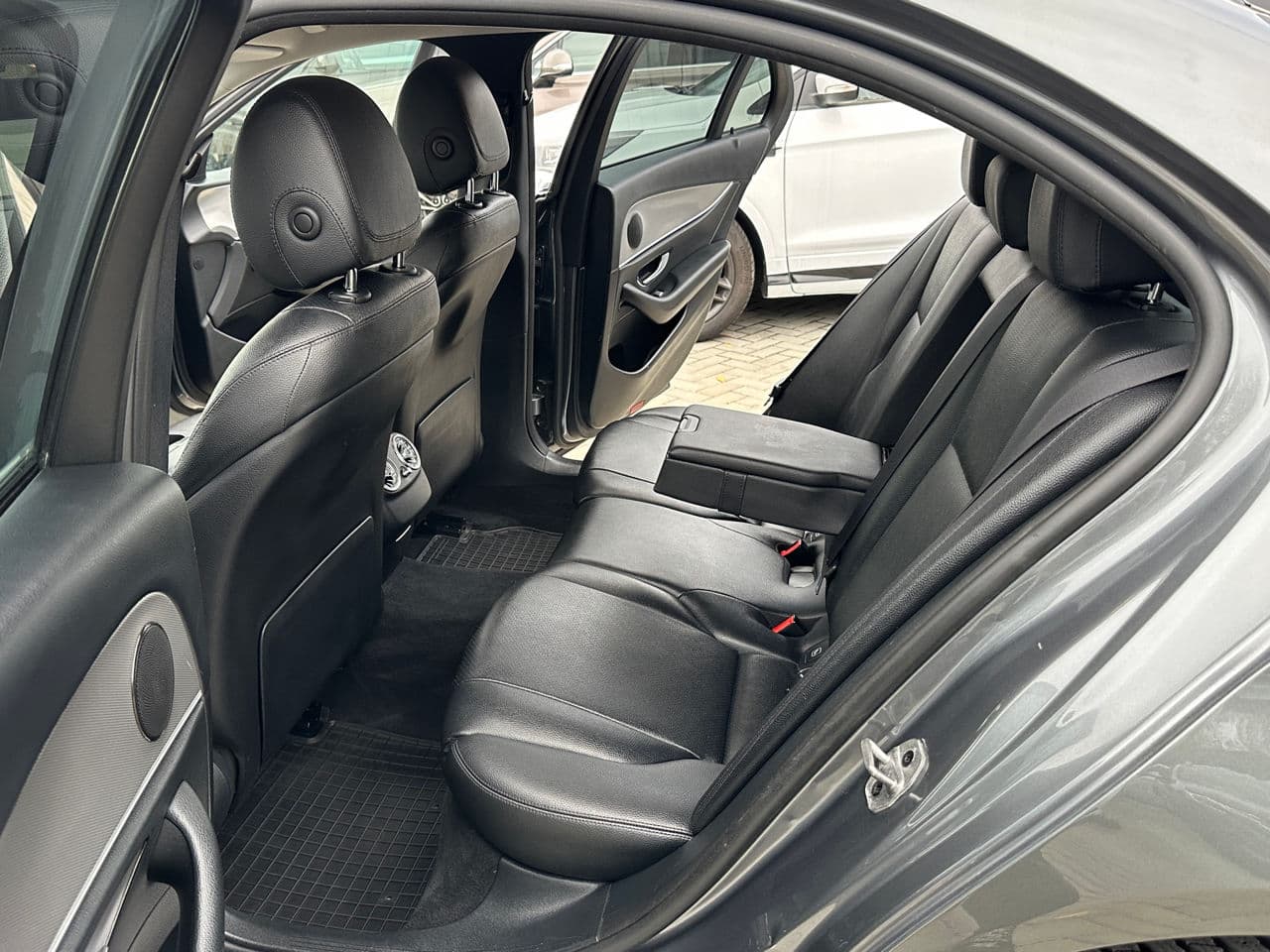 Mercedes E 220 2019 — Миниатюра 13