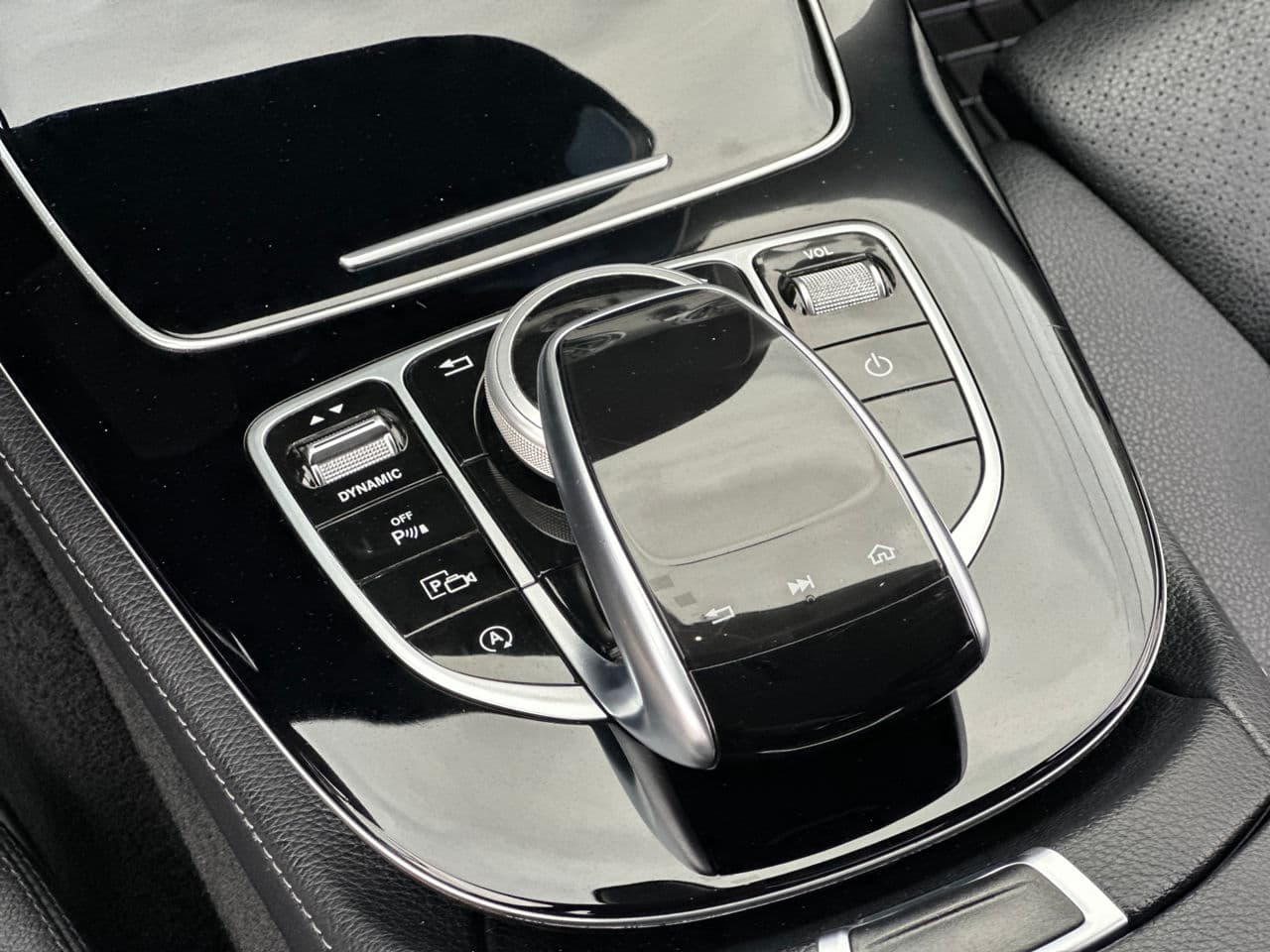 Mercedes E 220 2019 — Миниатюра 12