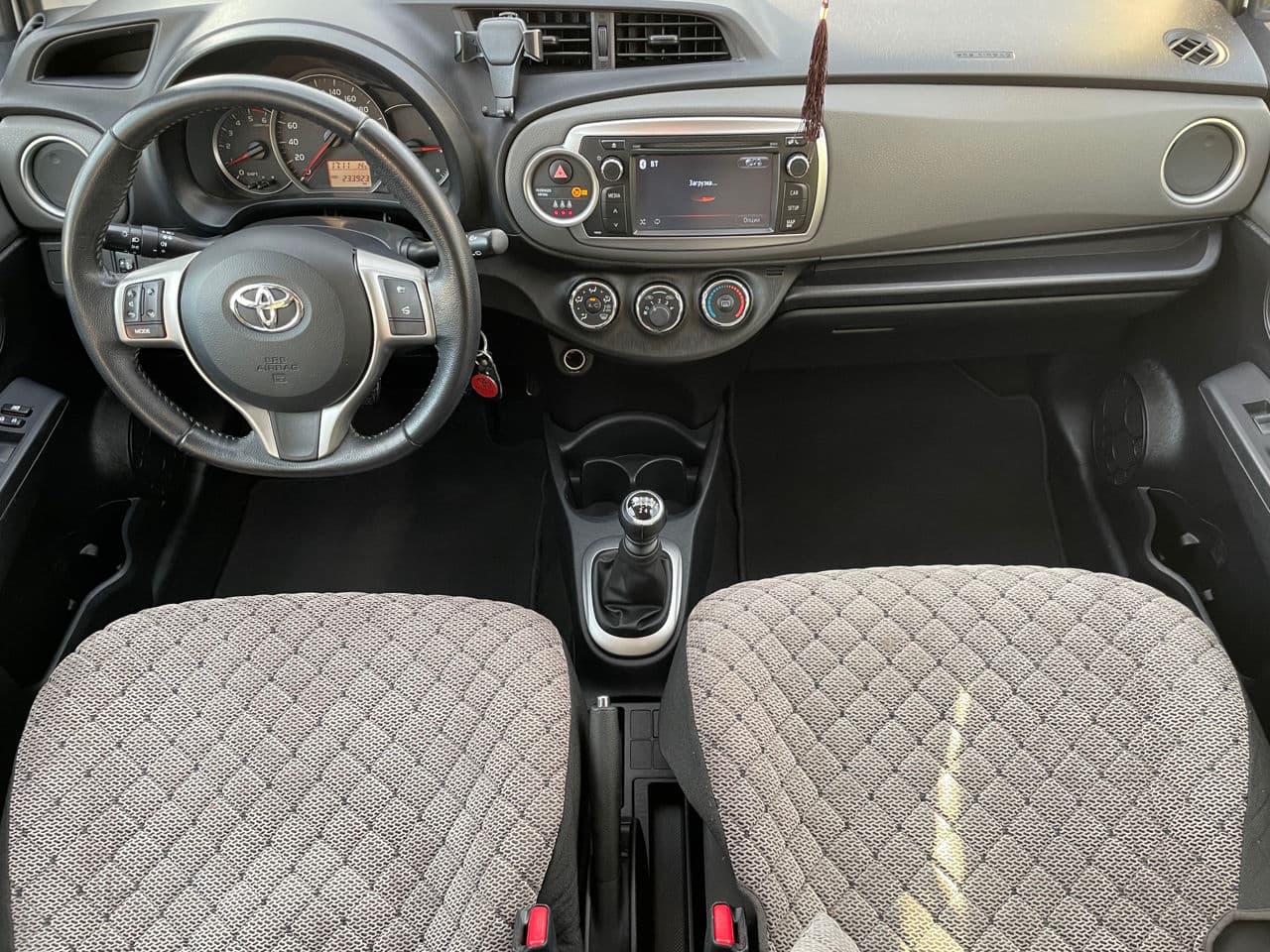 Toyota Yaris 2012 — Миниатюра 16
