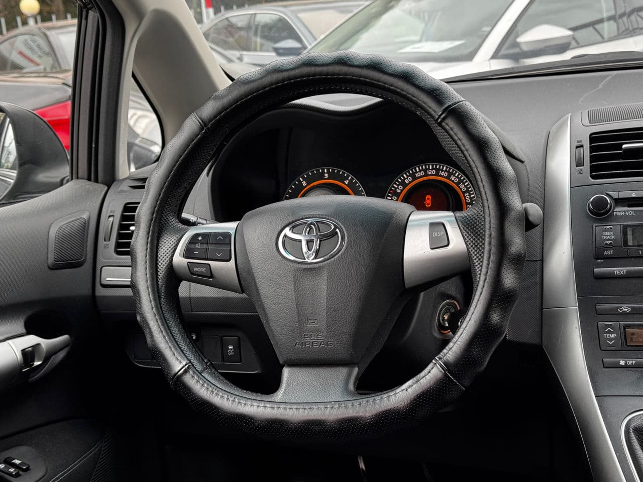 Toyota Auris 2010 — Миниатюра 7