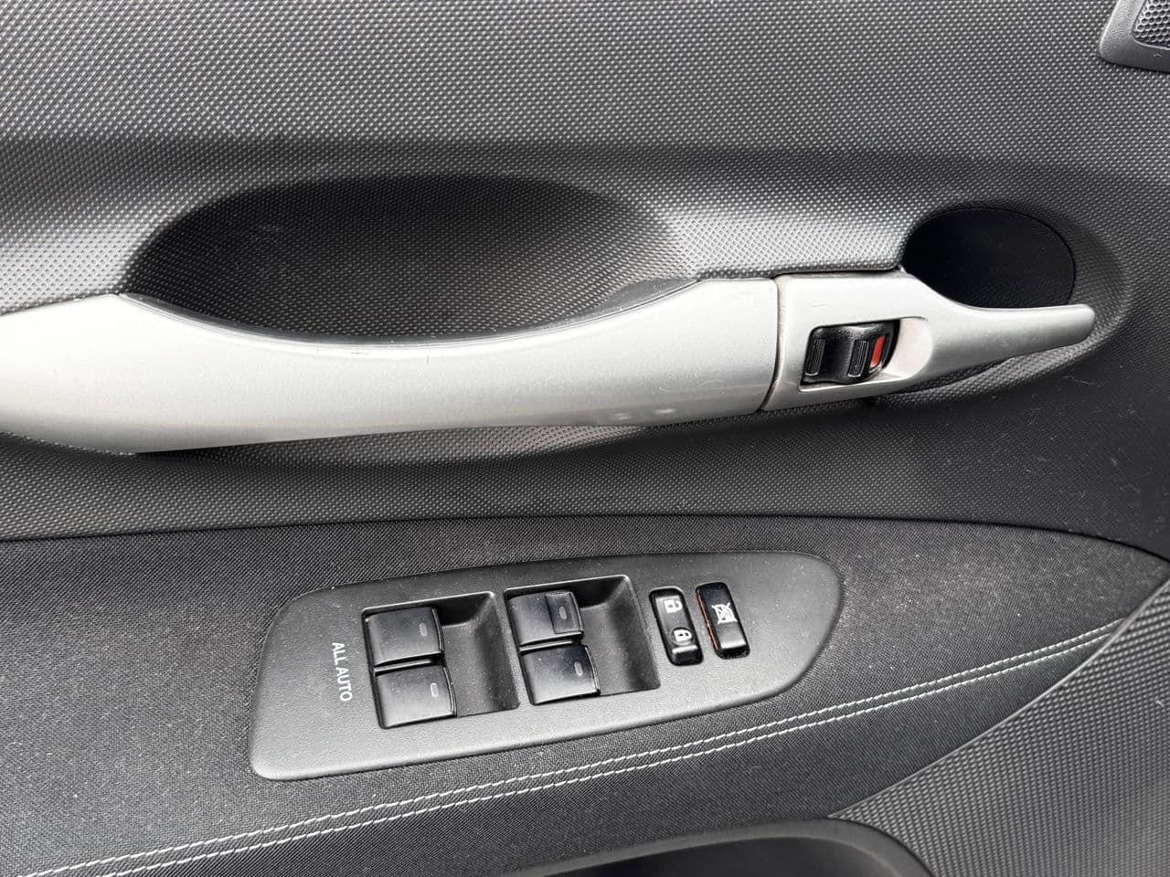 Toyota Auris 2010 — Миниатюра 13