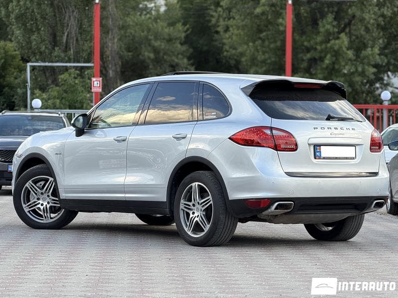 Porsche Cayenne 2011 — Миниатюра 3