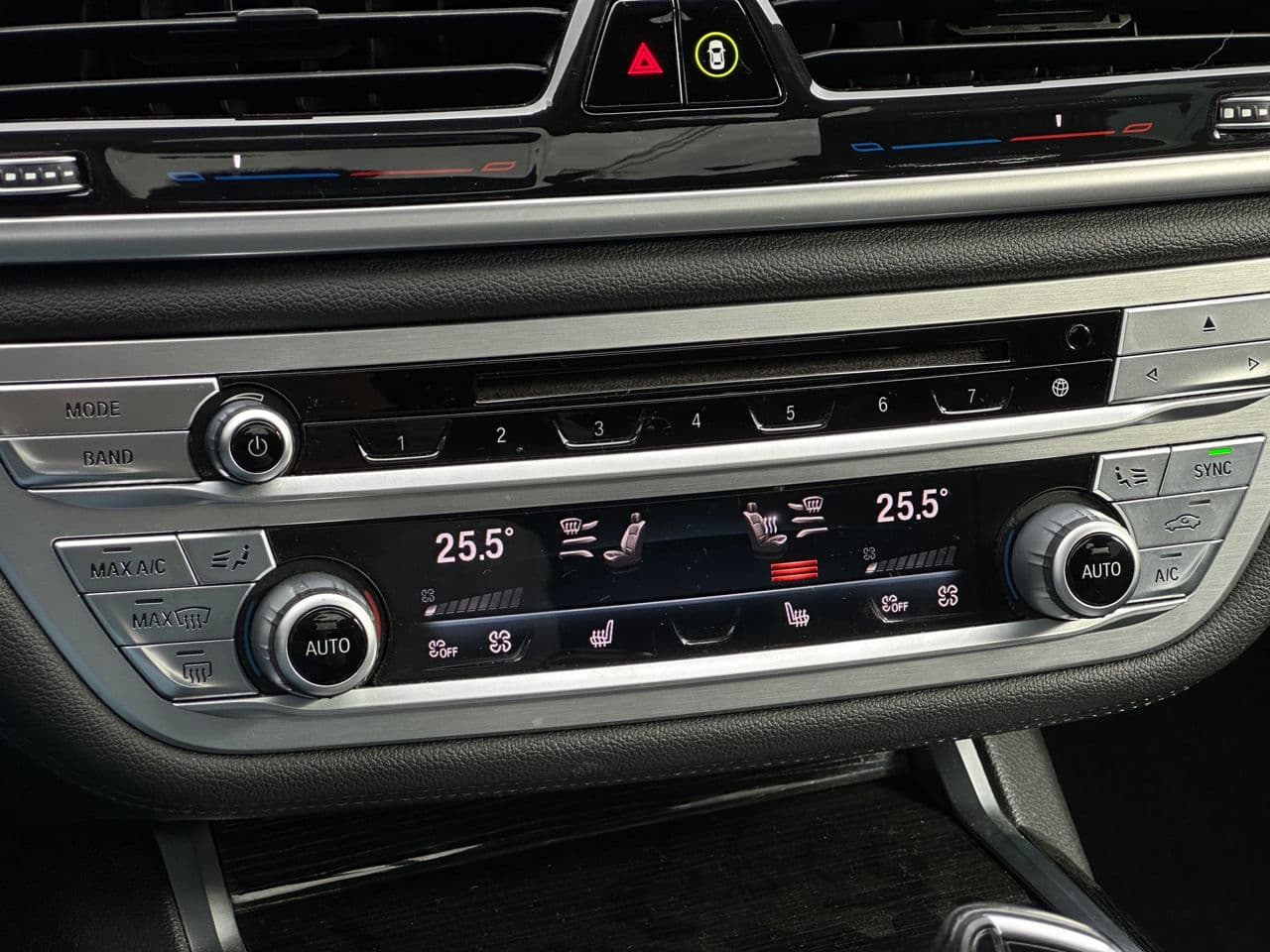 BMW 740 2017 — Миниатюра 12