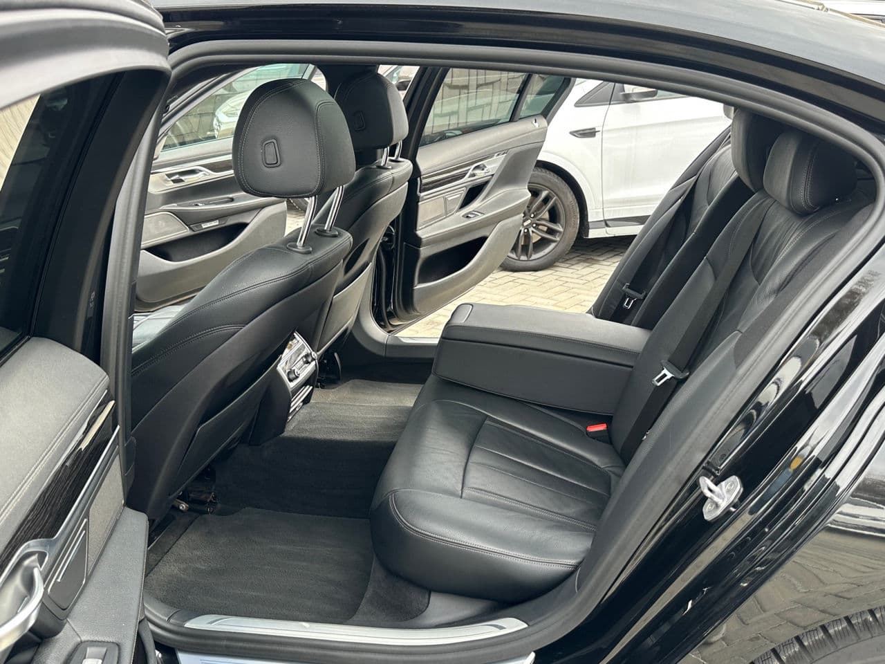 BMW 740 2017 — Миниатюра 14