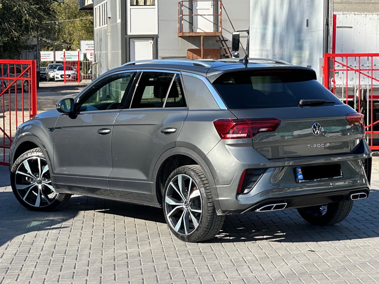 Volkswagen T-Roc 2023 — Миниатюра 3