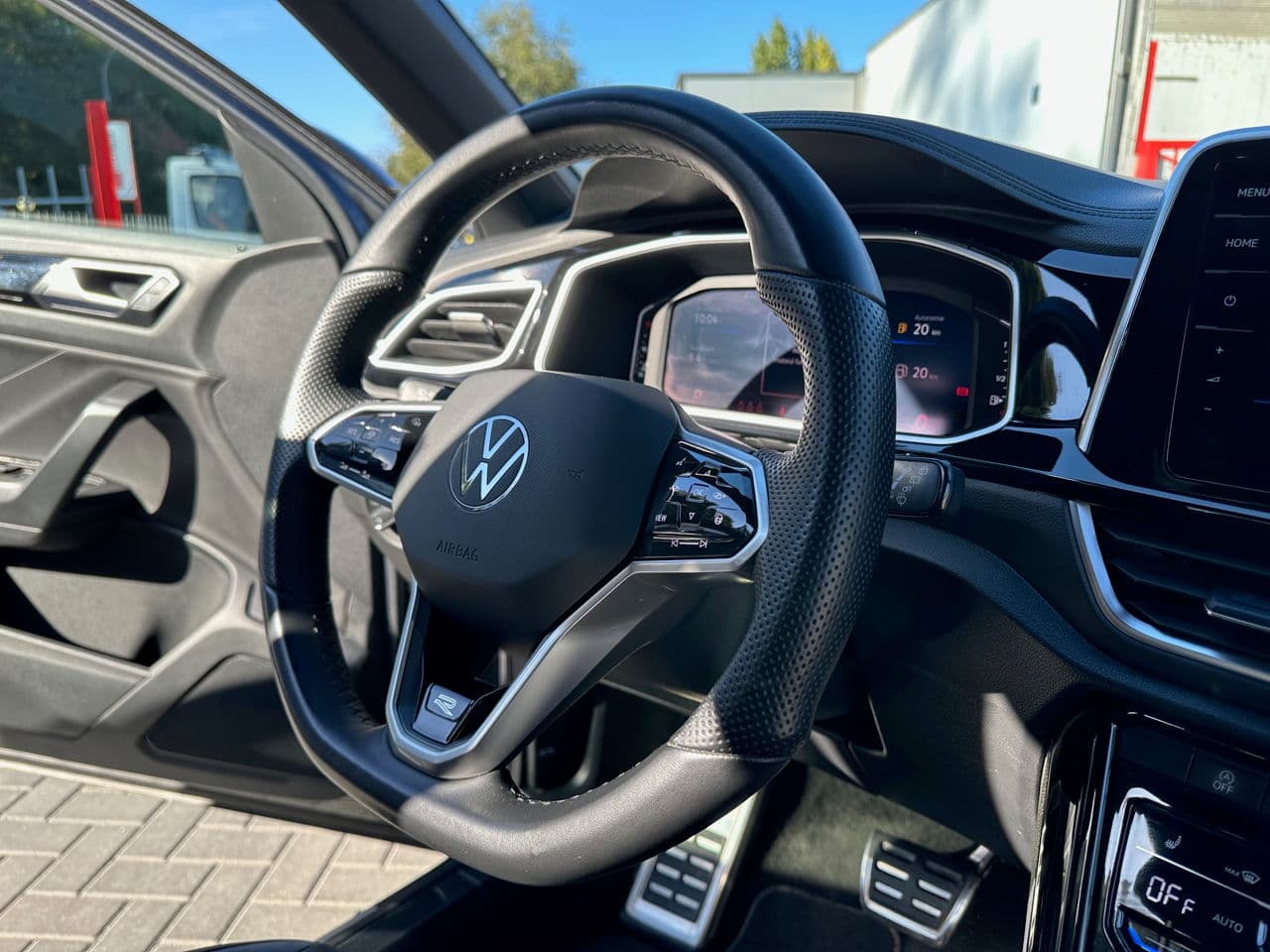 Volkswagen T-Roc 2023 — Миниатюра 6