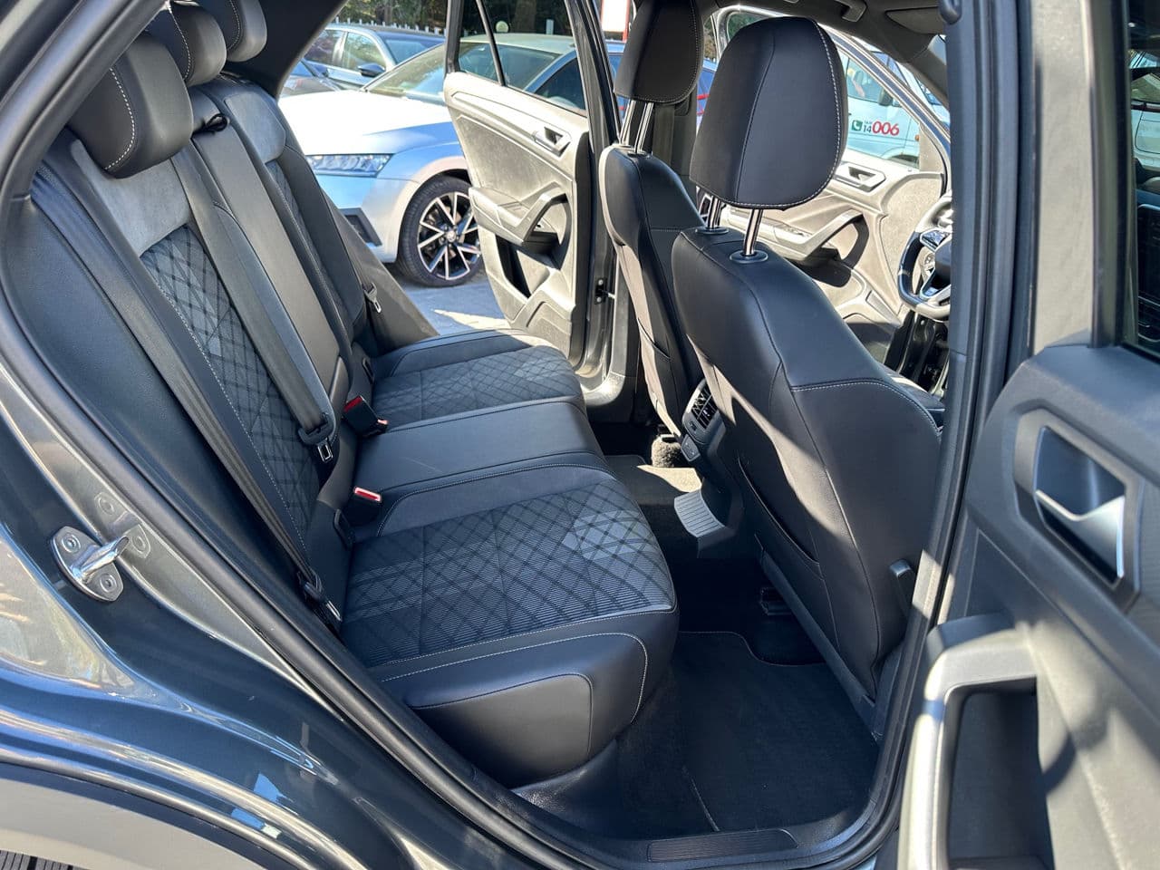 Volkswagen T-Roc 2023 — Миниатюра 17