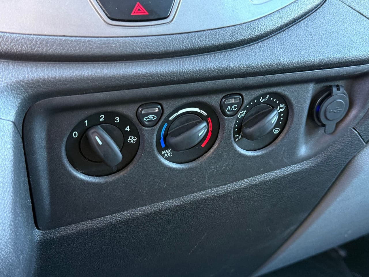 Ford Transit 2019 — Миниатюра 10