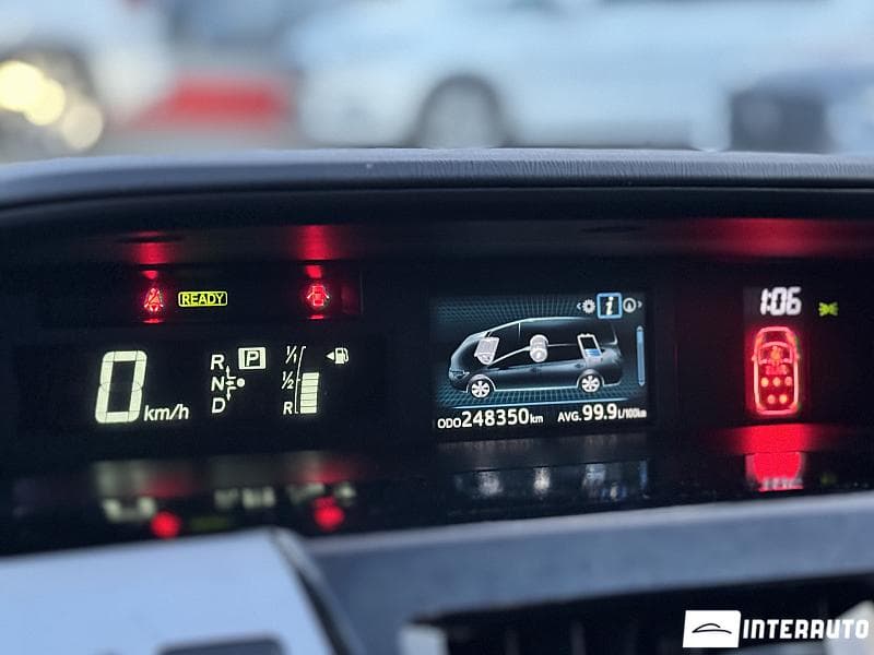 Toyota Prius Plus / V 2015 — Миниатюра 10
