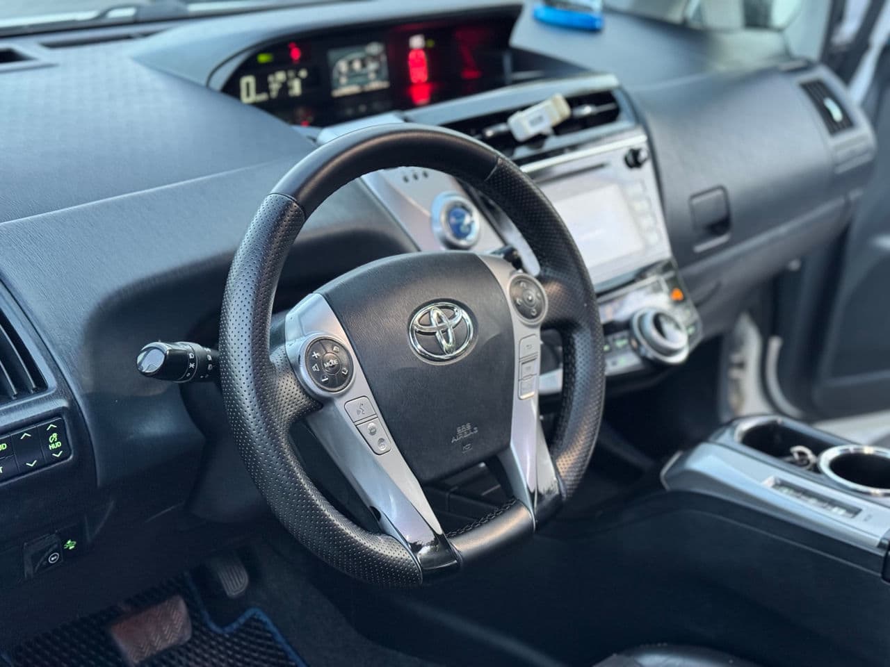 Toyota Prius Plus / V 2015 — Миниатюра 7