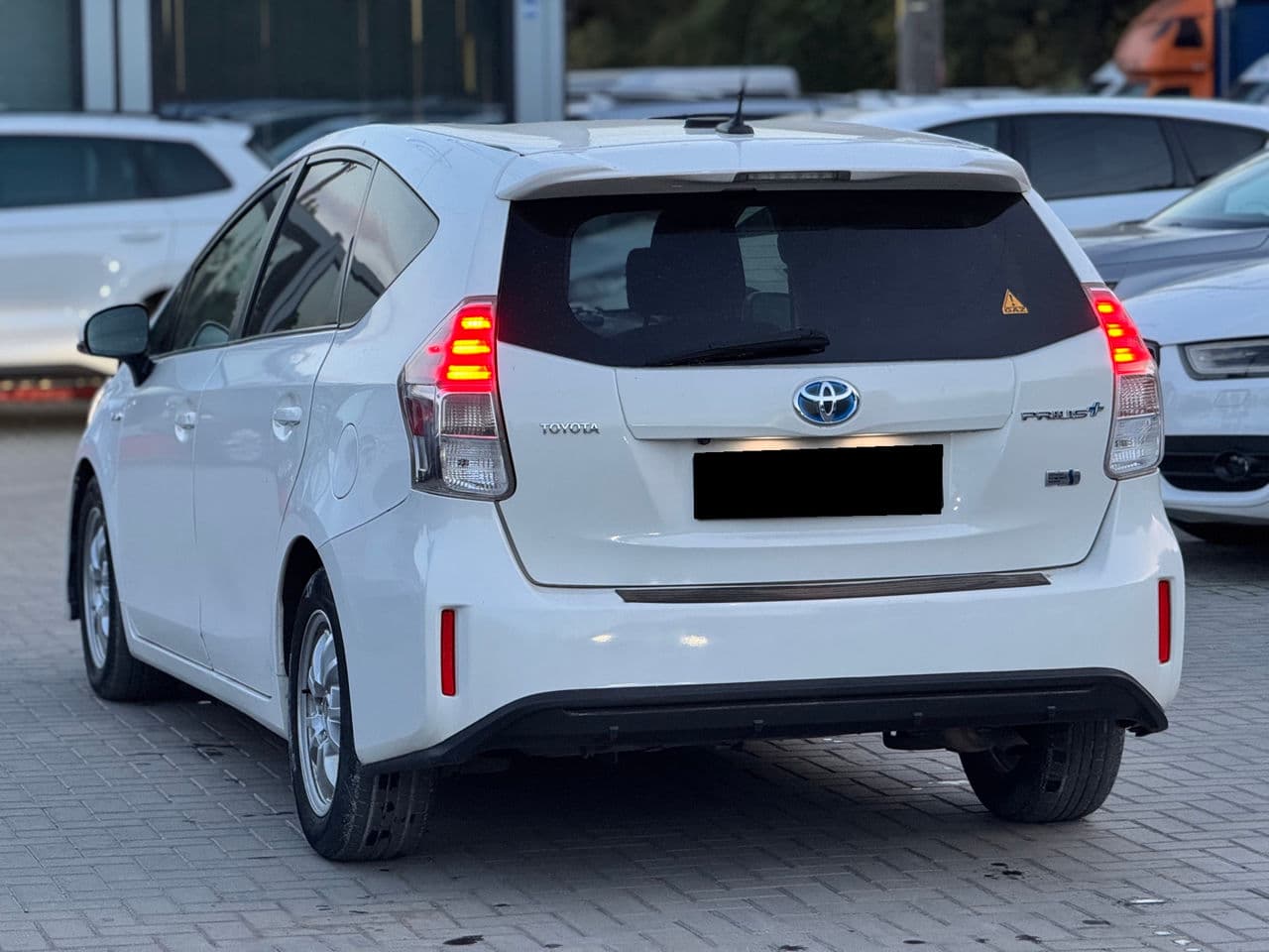 Toyota Prius Plus / V 2015 — Миниатюра 4