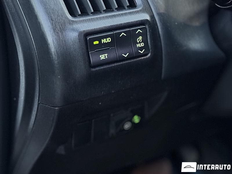 Toyota Prius Plus / V 2015 — Миниатюра 8