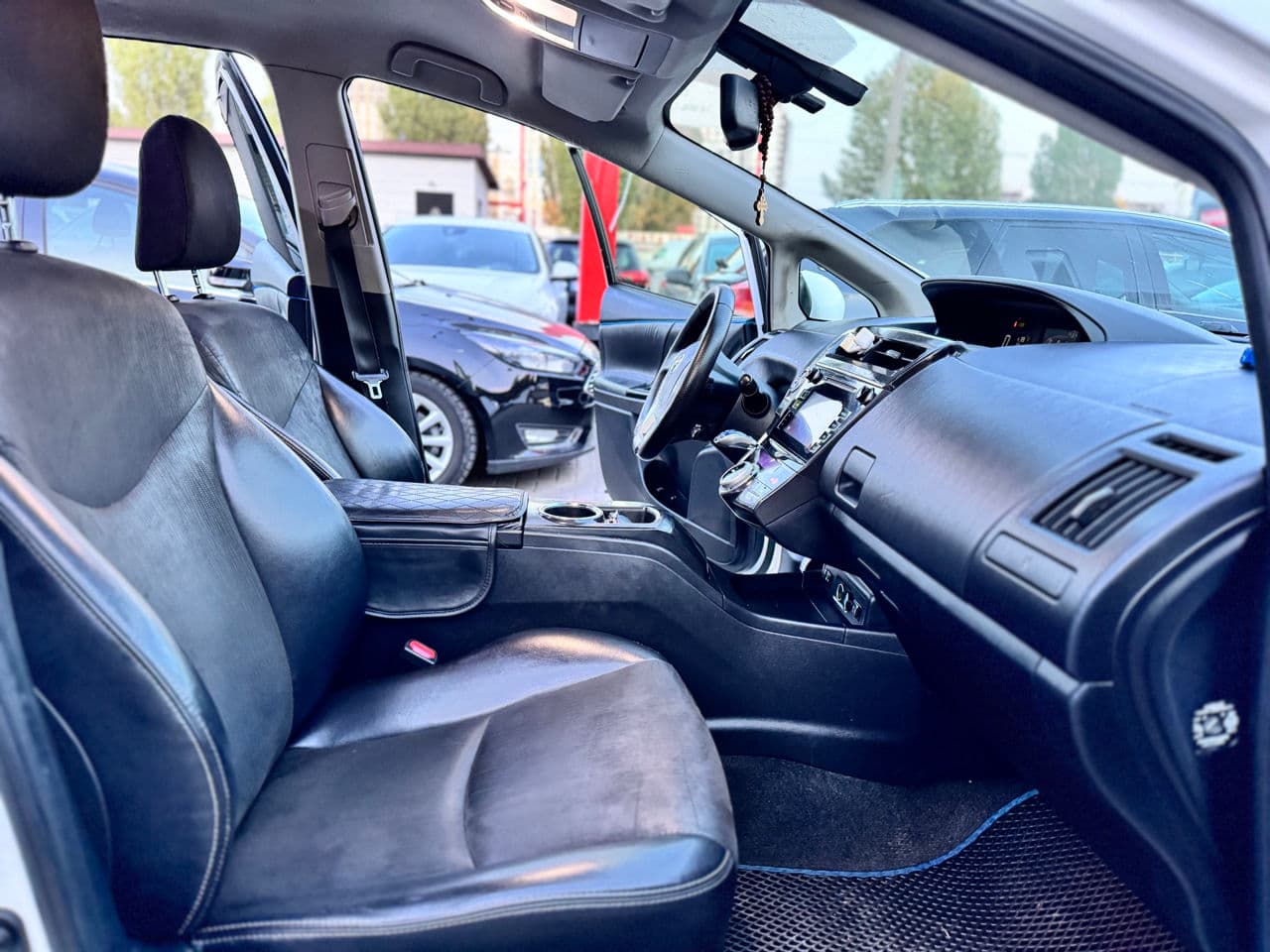 Toyota Prius Plus / V 2015 — Миниатюра 15