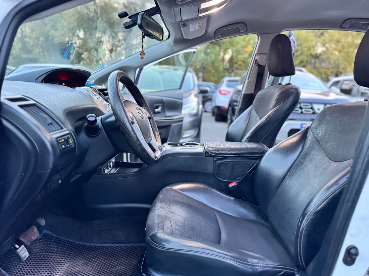 Toyota Prius Plus / V 2015 — Миниатюра 6