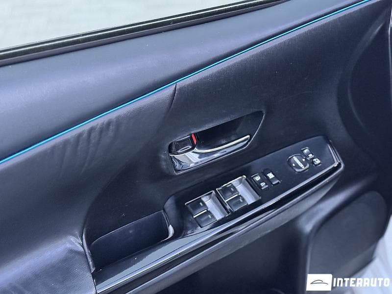Toyota Prius Plus / V 2015 — Миниатюра 5