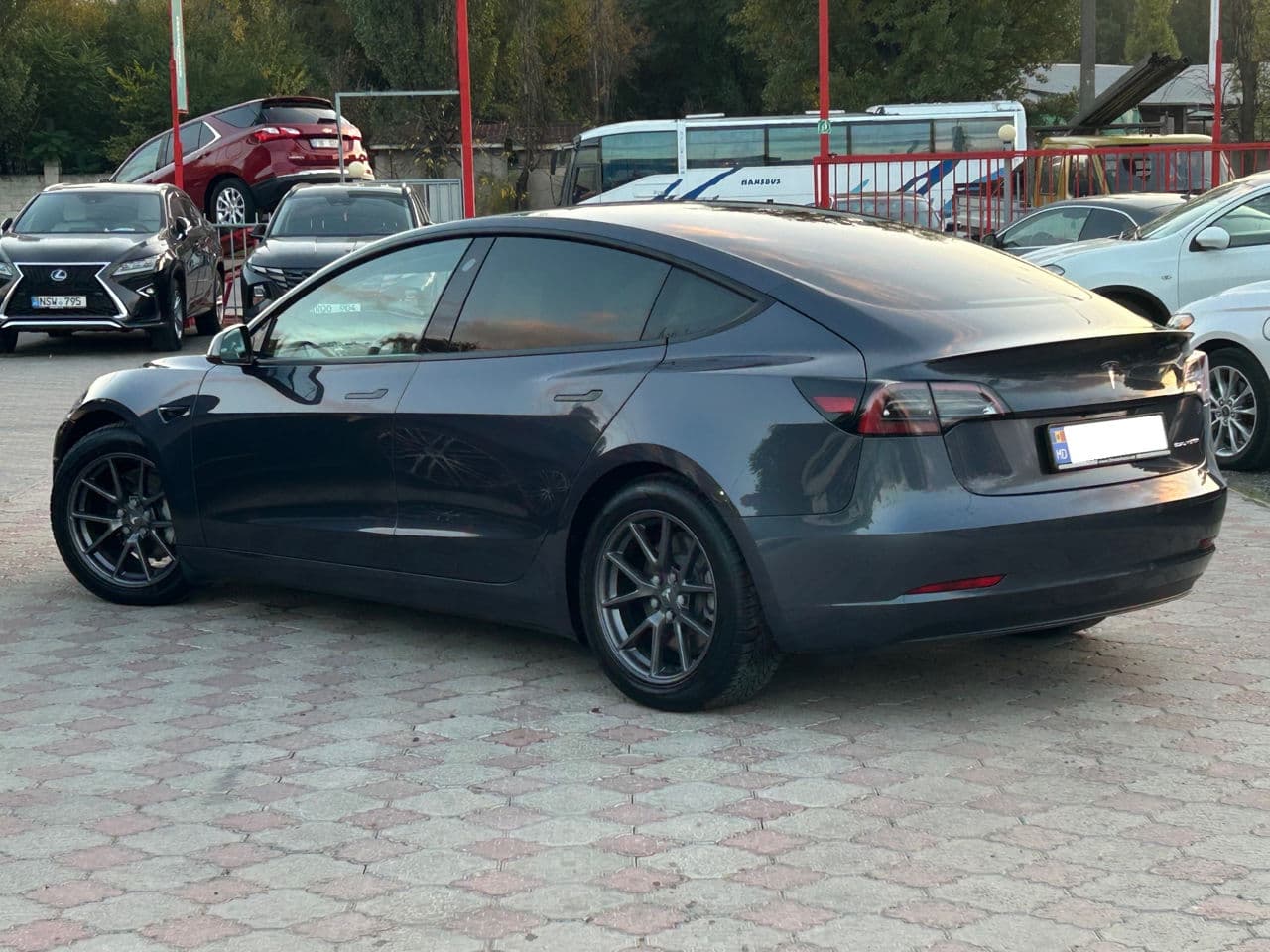 Tesla Model 3 2020 — Миниатюра 3