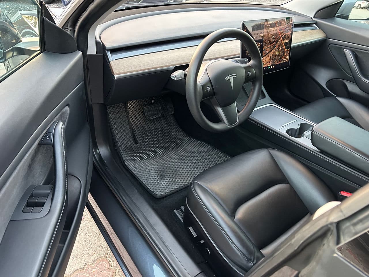 Tesla Model 3 2020 — Миниатюра 5