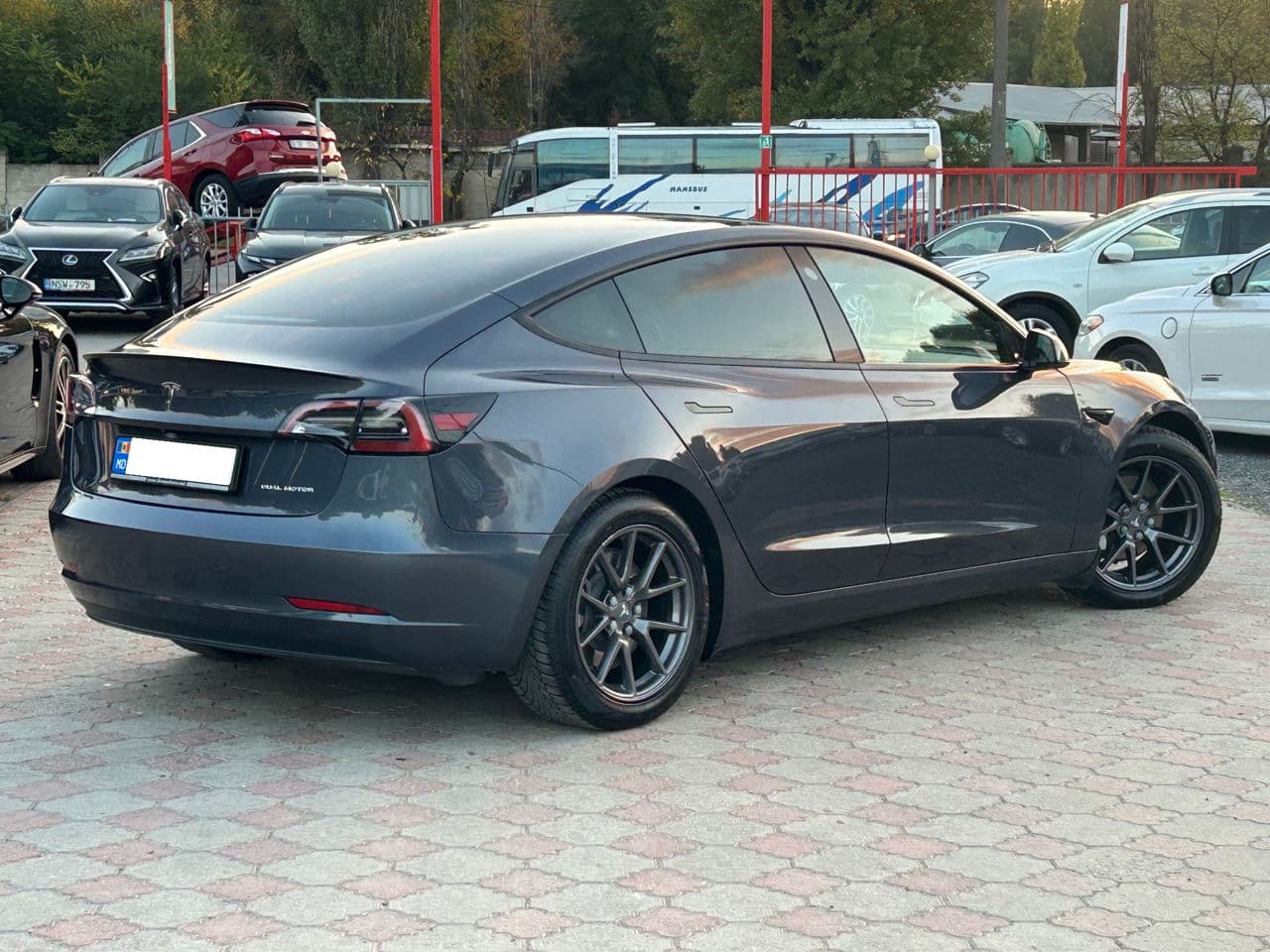 Tesla Model 3 2020 — Миниатюра 2