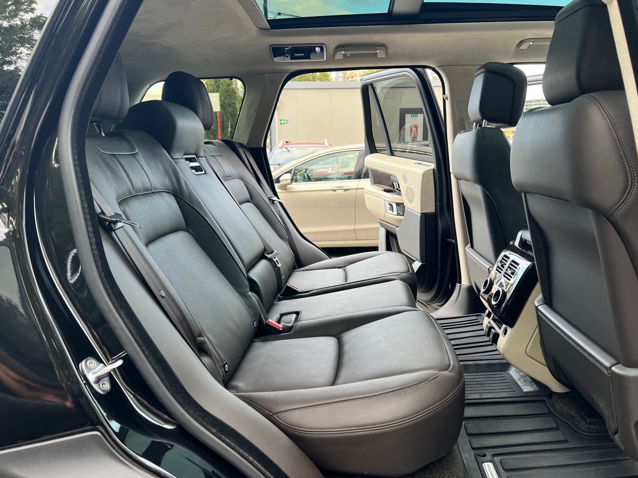 Land Rover Range Rover Vogue 2018 — Миниатюра 19