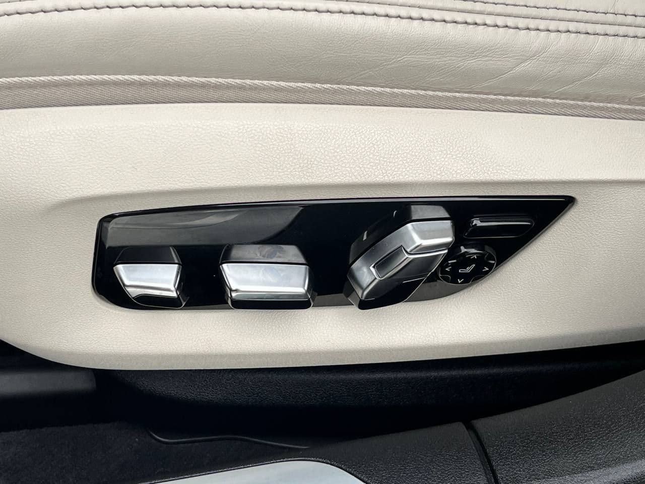 BMW 750 2019 — Миниатюра 17