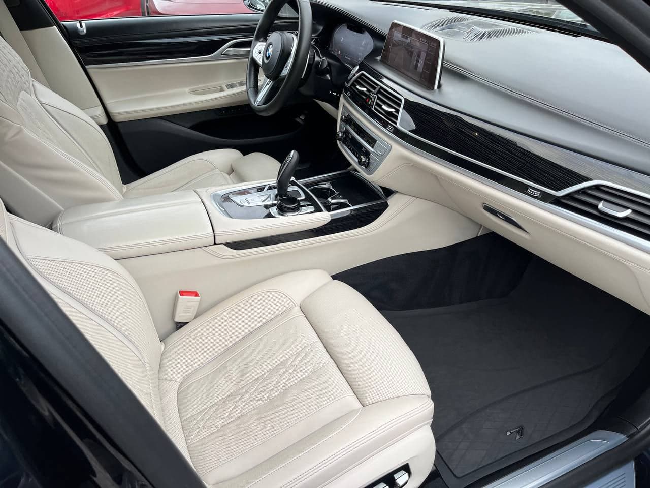 BMW 750 2019 — Миниатюра 7