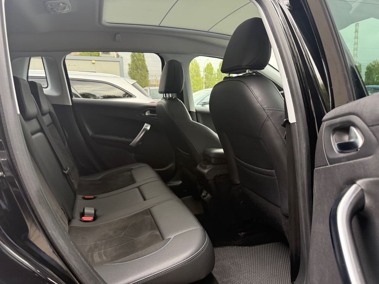 Peugeot 2008 2018 — Миниатюра 15
