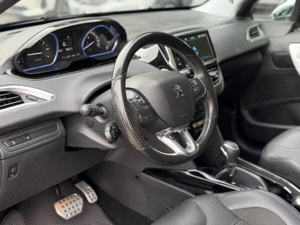 2018 Peugeot 2008 — Miniatură 8