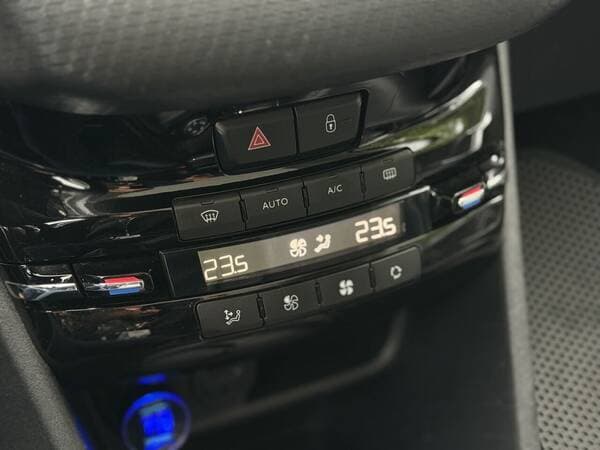 2018 Peugeot 2008 — Miniatură 12