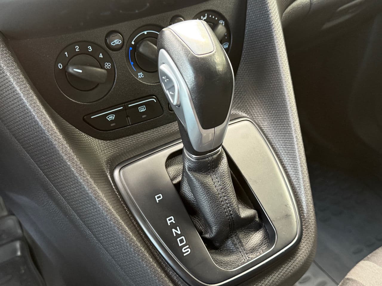 Ford Transit Connect 2015 — Миниатюра 13