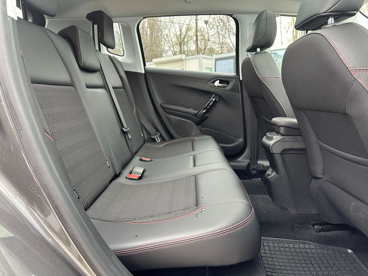 Peugeot 2008 2019 — Миниатюра 18