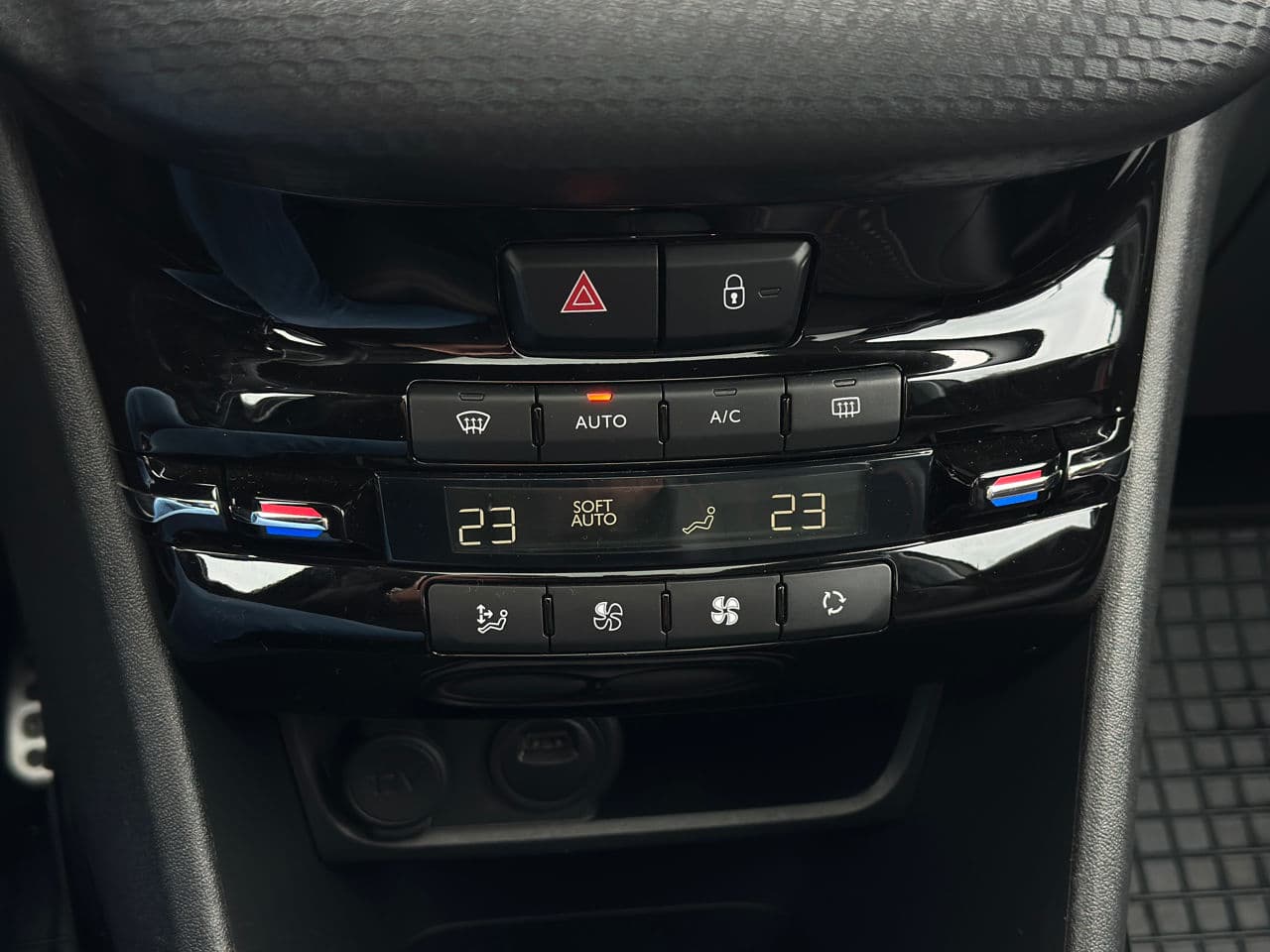 Peugeot 2008 2019 — Миниатюра 13