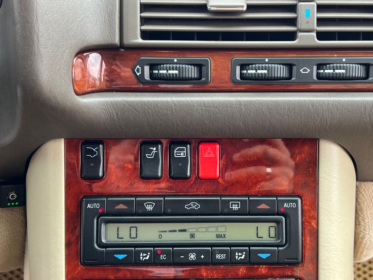 Mercedes S 320 1995 — Миниатюра 9