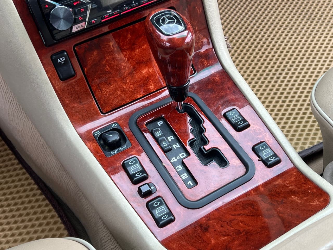 Mercedes S 320 1995 — Миниатюра 11