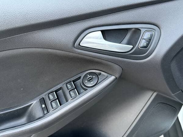 2016 Ford Focus — Miniatură 13