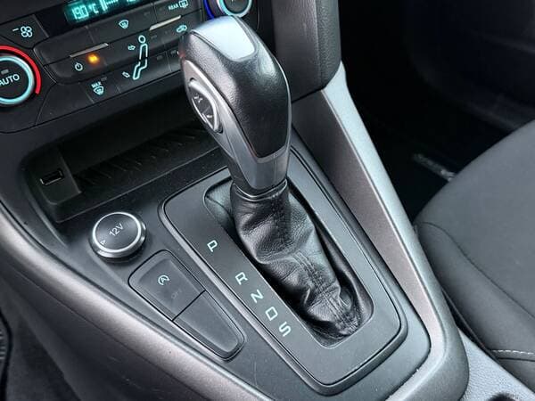 2016 Ford Focus — Miniatură 11