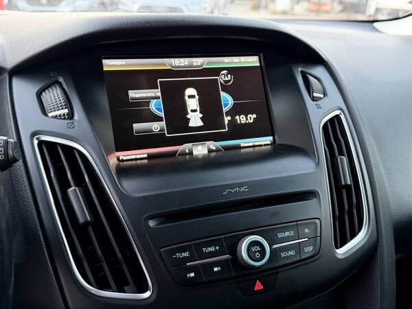 2016 Ford Focus — Miniatură 9