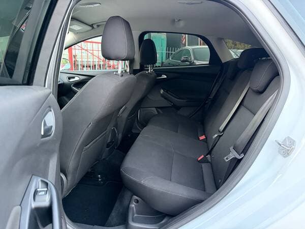 2016 Ford Focus — Miniatură 14