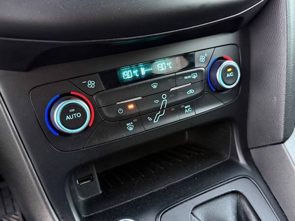 2016 Ford Focus — Miniatură 10