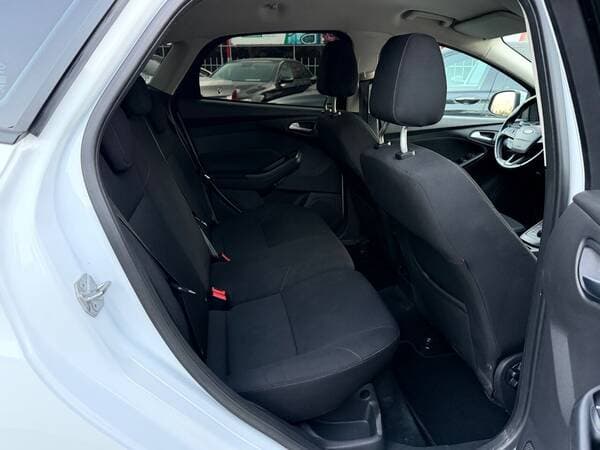 2016 Ford Focus — Miniatură 15