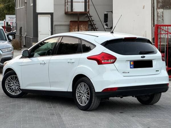2016 Ford Focus — Miniatură 3