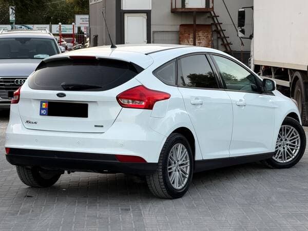 2016 Ford Focus — Miniatură 4