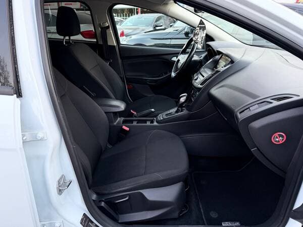 2016 Ford Focus — Miniatură 6