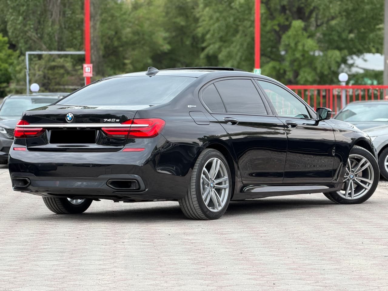 BMW 740e 2017 — Миниатюра 2